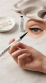 خط چشم مویی رنگ: مشکی کاربنیDeep Romance Eyeliner